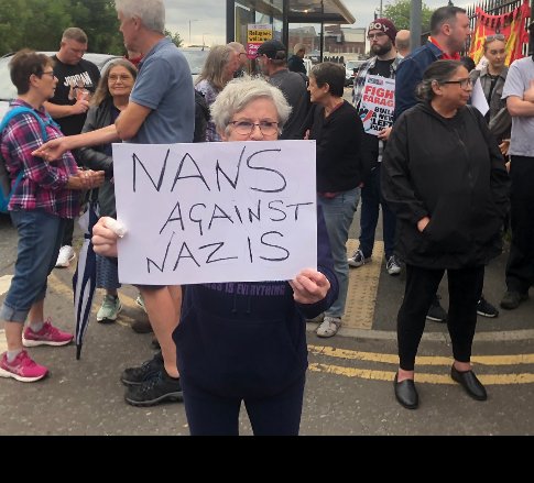 Can we please have a round of applause for this Liverpool nan protecting Abdullah Quilliam Mosque.

You bloody legend 👏👏👏
