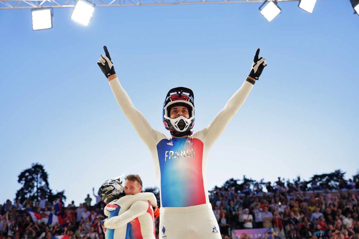 UCI_BMX_Racing's tweet photo. 🥇🇫🇷 JORIS DAUDET 🇫🇷🥇

@Paris2024 Men’s #BMXRacing Olympic Champion!

The 33-year-old HAS DONE IT! 😱

#Cycling #OlympicCycling #Paris2024 https://t.co/jgBfkhozSQ
