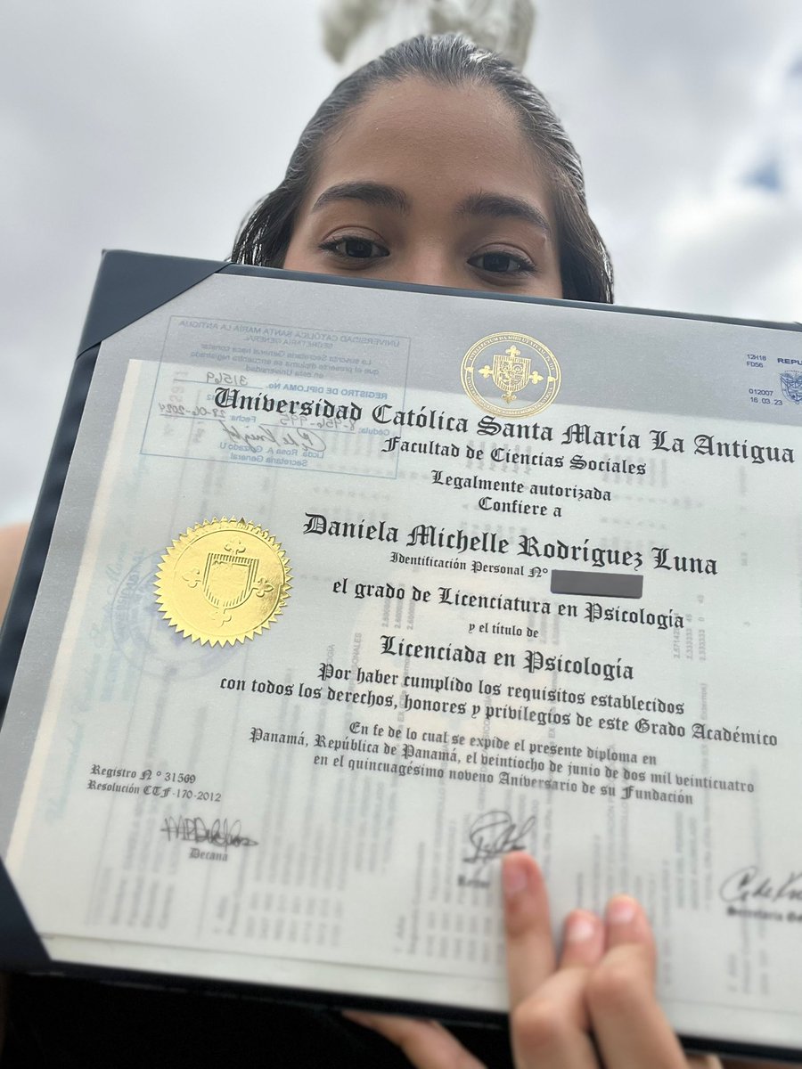 Con el corazoncito alegre porque oficialmente soy Psicóloga 🥹🫀

Pensar que en algún momento tuve dos trabajos mientras entrenaba y estudiaba hace que este momento sea más bonito ❤️‍🩹