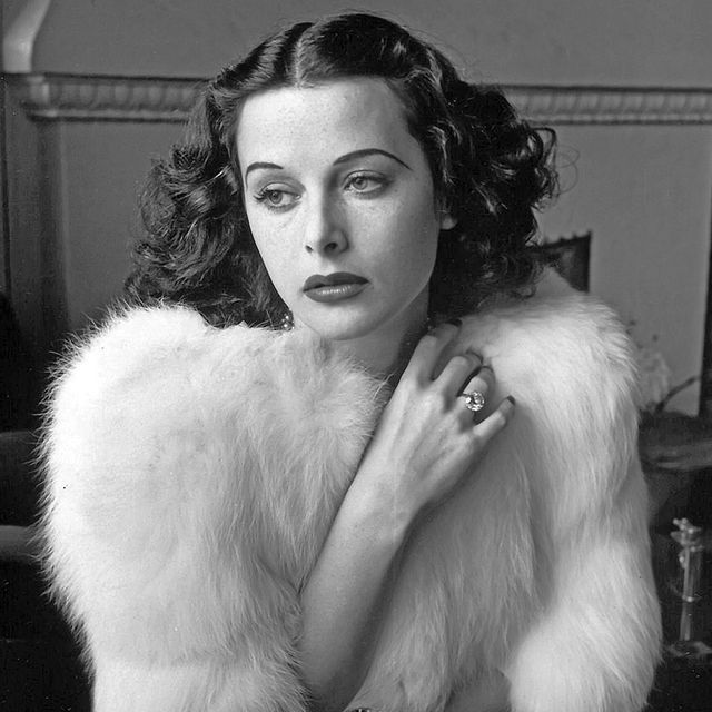 GirlsWhoCode's tweet image. "The world doesn't need more women who shrink to make others comfortable. It needs women who are ready to be bold, and brave and unapologetically themselves."— Hedy Lamarr, actress and inventor