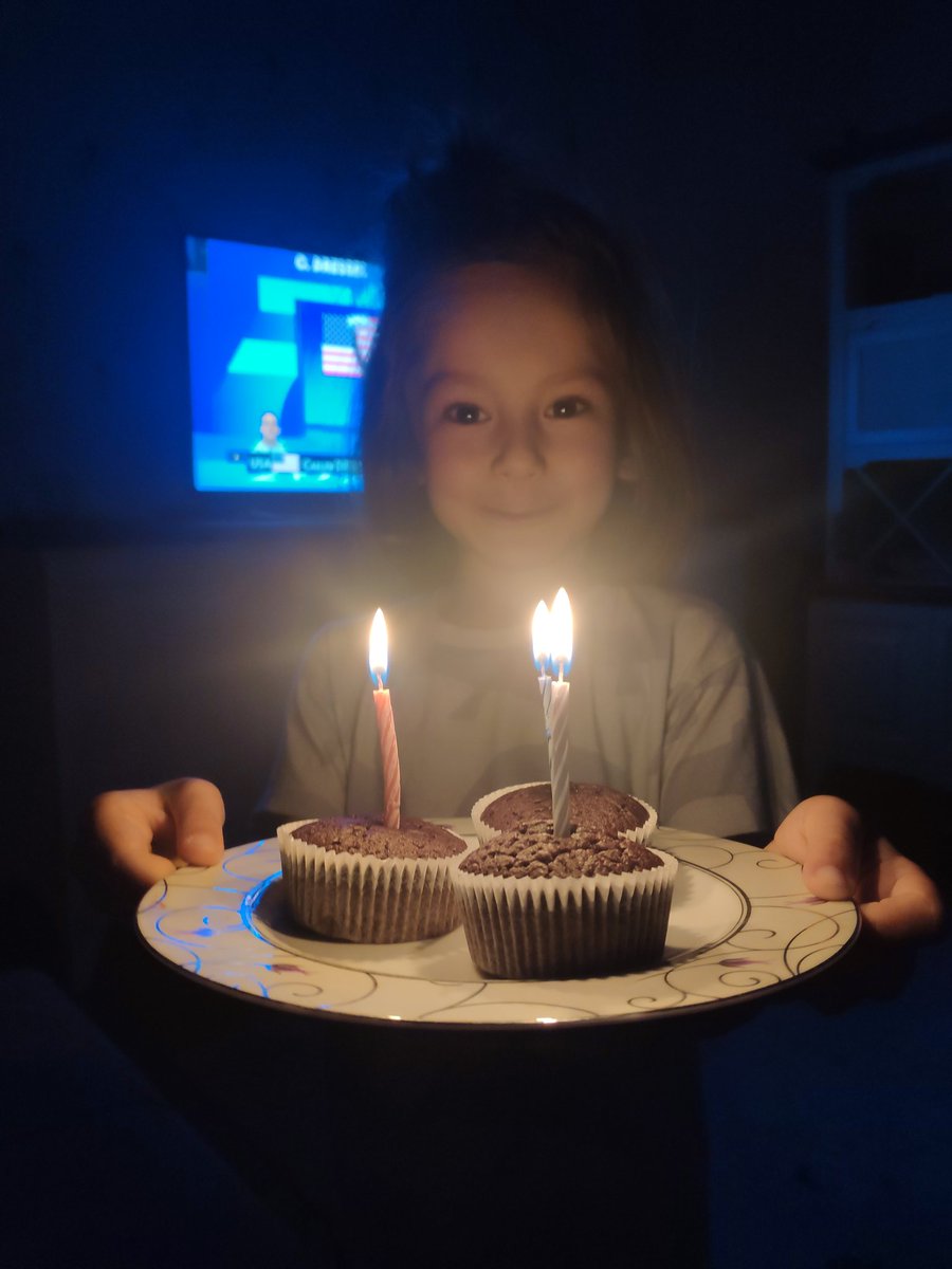 Sana bir sürprizim var dedi 
🥺🥰

#WhatsApp