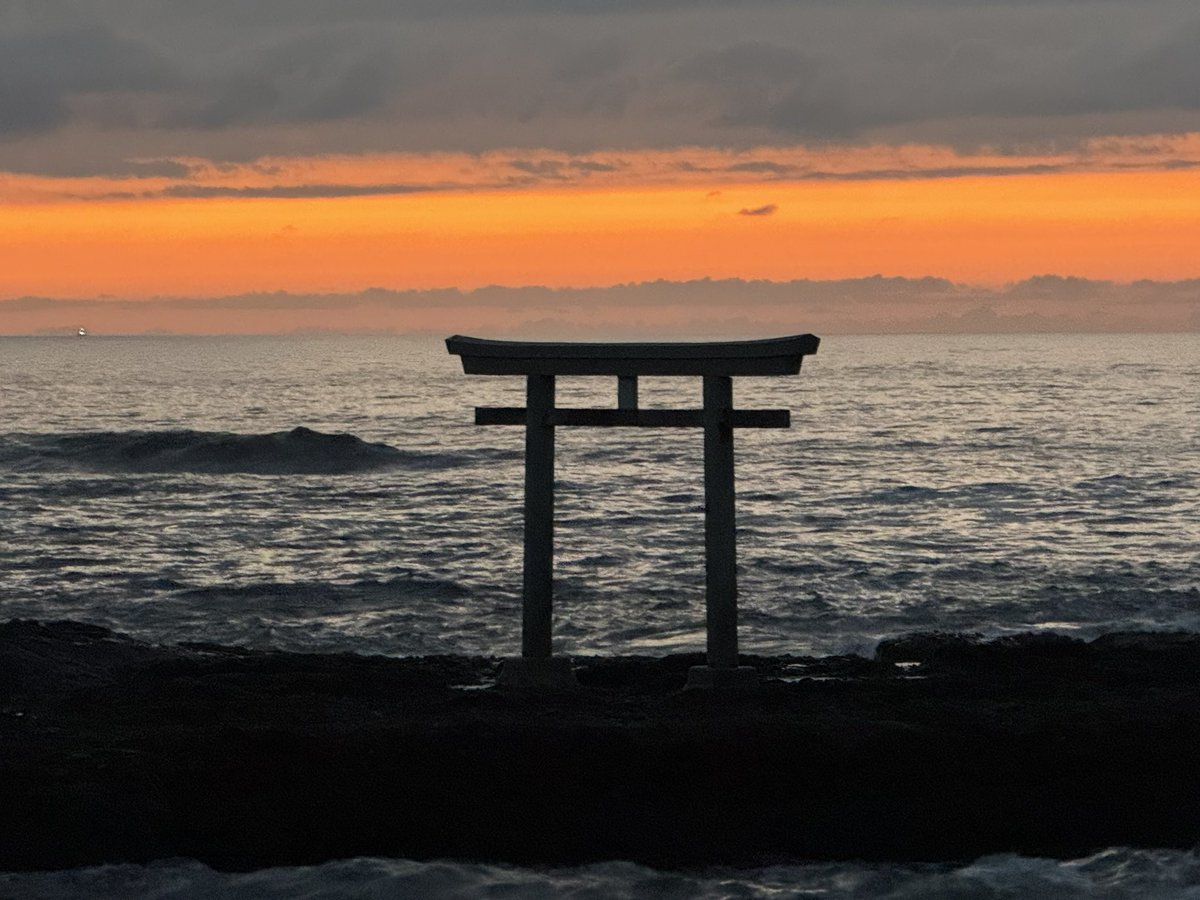jun1208snow's tweet photo. 大洗磯前神社

何かに誘われて大洗の日の出を見に来てしまいました��� https://t.co/Yi5HlhEl5R