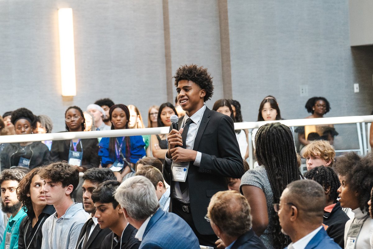 Exelon's tweet photo. It was amazing for our #ExelonFoundation #STEMAcademy and Boys to STEM Academy students to hear words of wisdom from Exelon leadership including, President & CEO, @CalvinGButler and SVP and COO of PHI Tamla Olivier. #STEMLearning https://t.co/dE2iWey9ln