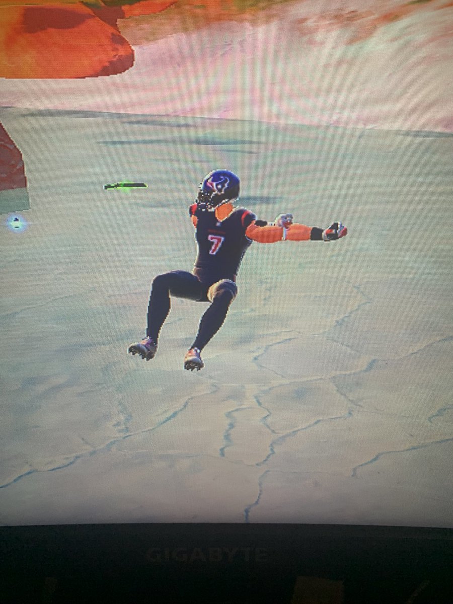 fpsmunch's tweet photo. CJ driving the whip mid air #Fortnite https://t.co/ZtHlXvI0Qq