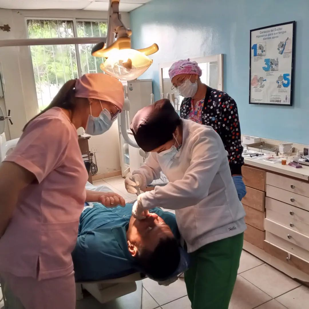 ¡Juntos construimos el país!

Con dedicación y compromiso la Unidad <a href="/ipasmeupata/">@IpasmeUpata</a> mantiene en total operatividad los servicios de medicina general, traumatología,  ginecología, odontología, entre otros.

#MujeresPorLaPaz 
<a href="/NicolasMaduro/">Nicolás Maduro</a> 
<a href="/_LaAvanzadora/">Yelitze Santaella</a>