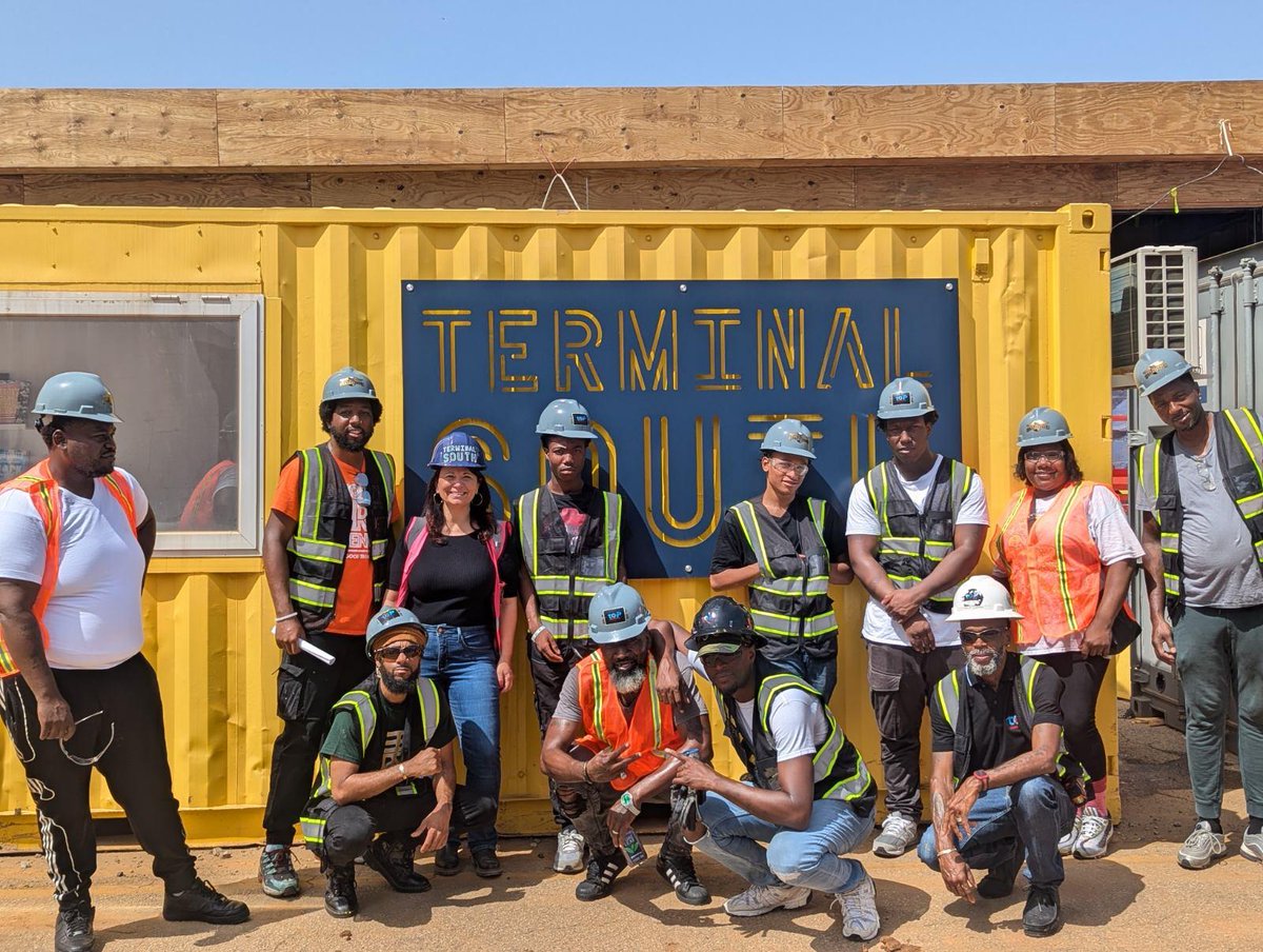 Our #TerminalSouthATL team had the best day with  #dreambuildersatlanta. With a mission to create a harmonious &amp; peaceful society, Dreambuilders aims to inspire &amp; mobilize individuals to take action &amp; make a positive impact through various initiatives &amp; events. #peoplestownatl