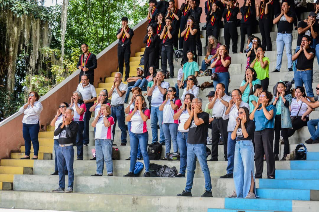 Incesocialista's tweet photo. #Falcón | Inces y Misión Venezuela Mujer entregan 480 certificados en la Península de Paraguaná.

Durante el primer semestre del año, el poder femenino ha formado parte importante de los procesos formativos que ofrece la institución https://t.co/nNnyGxJ8fS

#AprendeLaTécnica https://t.co/qntRipKFYC