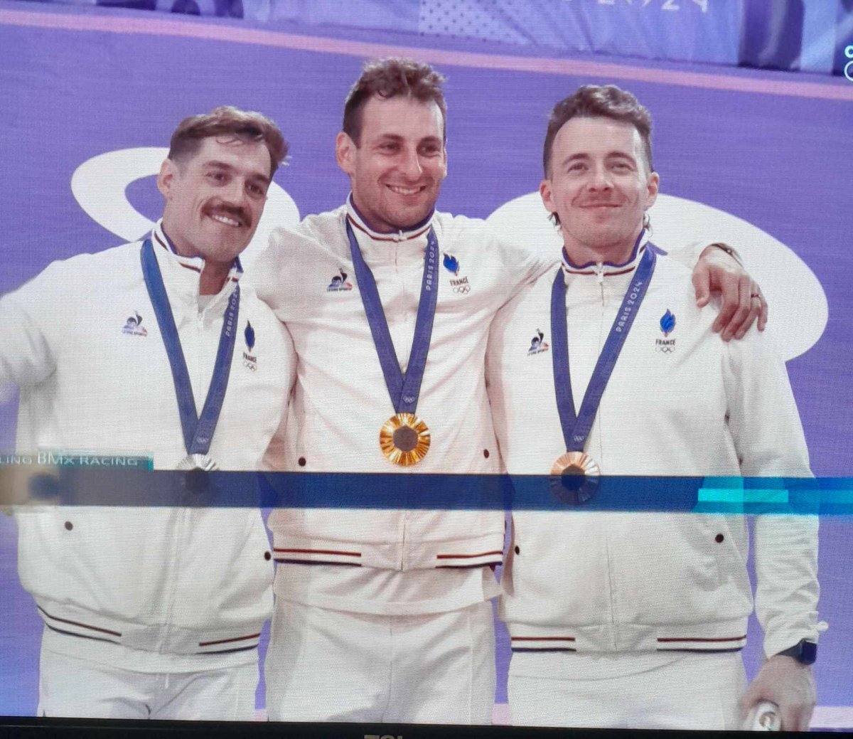 YannBarte's tweet photo. Premier triplé français aux JO depuis 1924 !
#JOParis2024 #BMX #Daudet #André #Mahieu #BMXRacing 👍👍👍 https://t.co/kZIAldSsMx