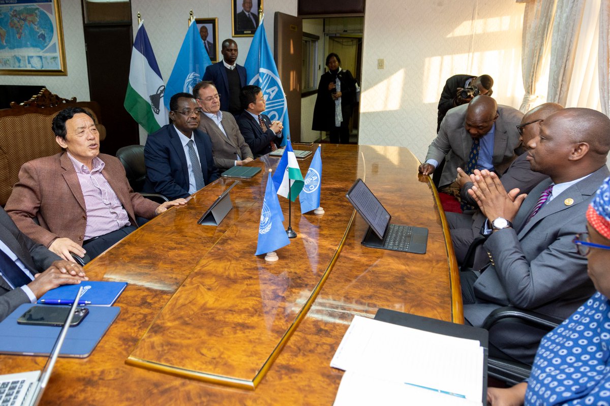 PatriceTalla's tweet photo. Upon his arrival in Lesotho! 🇱🇸, @FAODG met with the Minister of Foreign Affairs. Discussions held on key areas of @FAO support to agriculture sector in the Kingdom to strengthen its agrifood systems, & tackle climate challenges. Shaping the future of #FoodSystems #FAOInAction https://t.co/fjgfRJam9J