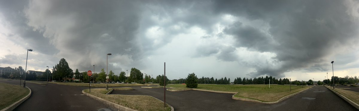 Some friendly looking clouds ⚡️ ⛈️ <a href="/mikestanislaw/">Mike Stanislaw</a> <a href="/stormchaserray/">Ray Leichner ⚡️⛈🌪</a>
