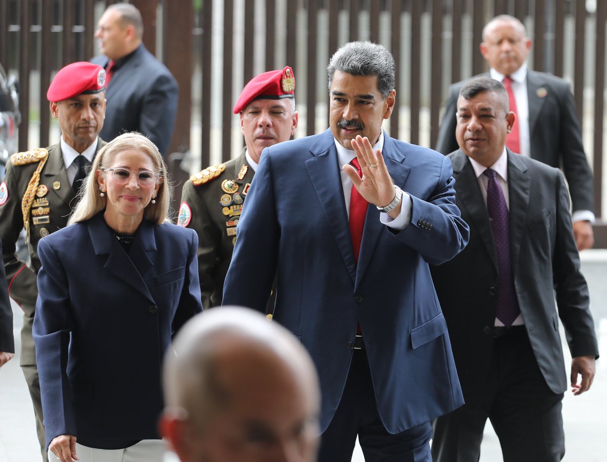 Mincyt_VE's tweet photo. #2Ago | Nueve candidatos comparecen ante el TSJ para dar continuidad a la investigación sobre comicios presidenciales.

El gran ausente fue el candidato y jefe de la ultraderecha, Edmundo González Urrutia.

Te contamos más ➡️https://t.co/buIqD4Tx4h

#MujeresPorLaPaz https://t.co/N3RIeQZila