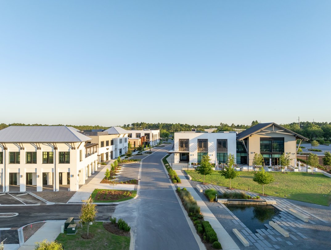 Easily find your next favorite restaurant or shop at Watersound Town Center. Elegant architecture, green spaces and a walkable layout paired with a growing mix of unique tenants make for an experience that is easy to enjoy.