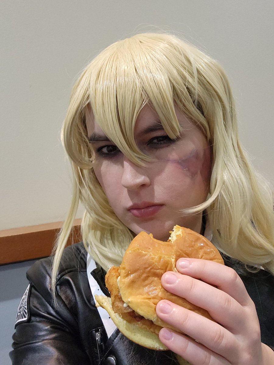 TroubleBrew666's tweet photo. luna-terra fried chicken sandmich . with fries #otakon2024 #hwbm #heavenwillbemine #cosplay https://t.co/vfsbLkyWAm