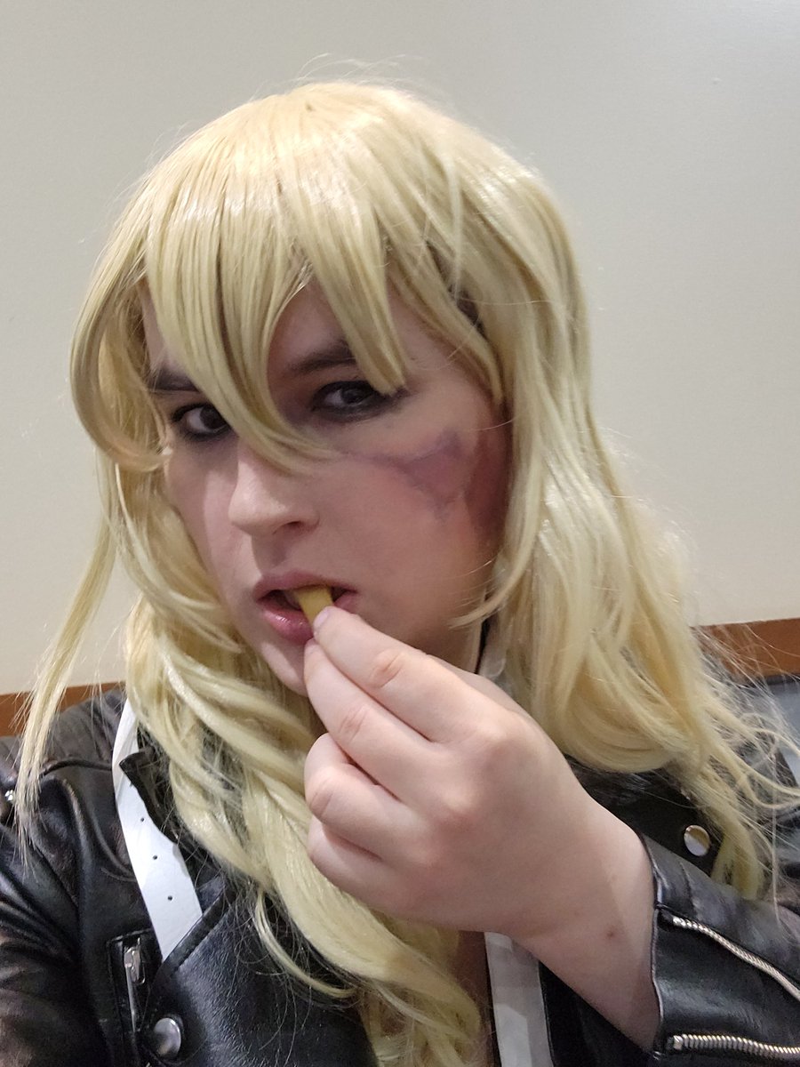 TroubleBrew666's tweet photo. luna-terra fried chicken sandmich . with fries #otakon2024 #hwbm #heavenwillbemine #cosplay https://t.co/vfsbLkyWAm