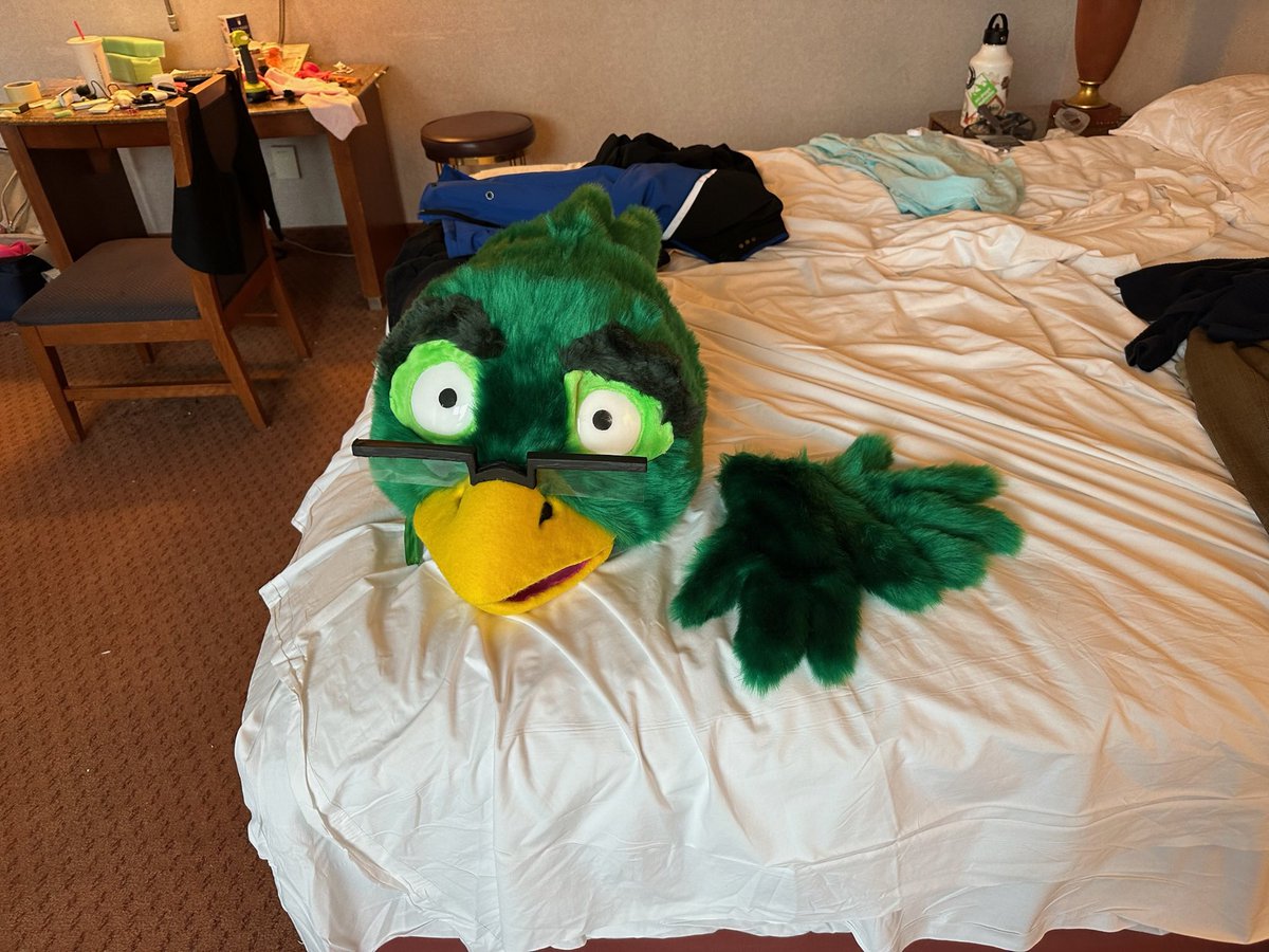 traceyssimmons's tweet photo. @KitRuppell @fennecuskitsune We just finished him last night, and might do some touch ups this evening before the cosplay contest tomorrow. So not too many photos yet, but a few! https://t.co/N97vAbf1Vo