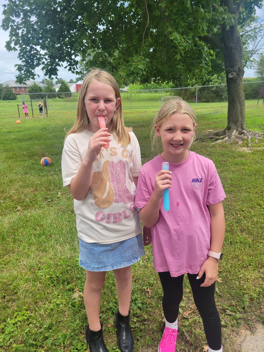 teach12ele's tweet photo. Popsicles on the playground!! 
@BWE_Principal @MrsGrahamBWE @SouthernHancock @NewPalAsstSup https://t.co/zoA78X3etB