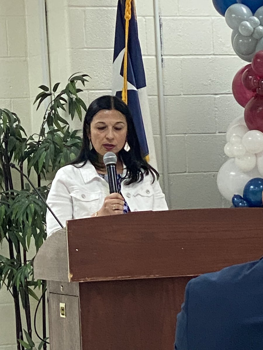 vlondrie's tweet photo. So proud of our students and teachers representing @LosFresnosCISD through summer internships and externships with Noble Construction and VRMC. I know these experiences will have lasting impact! #bethelight #makingadifference @CTELFCISD https://t.co/hAoqpOJNoN