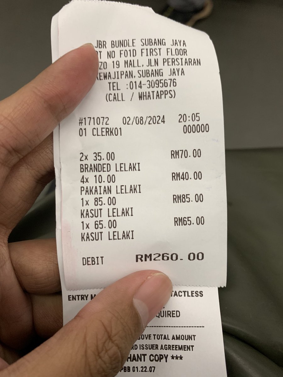 hudaL0L's tweet photo. Skrg aku menganggap, kritikan adlah bentuk rasa "peduli" orang lain trhdp diri kita, akhir2 ini sring dibilang, "ms sering lembur tp msh pake jket coca cola?"
"Itu bajuny bolong2"
"Itu celananya modelnya lucu banget"
Yeah, mari kita upgrade walau good condi tapi msh bs menabung. https://t.co/idxEu3n1Sp