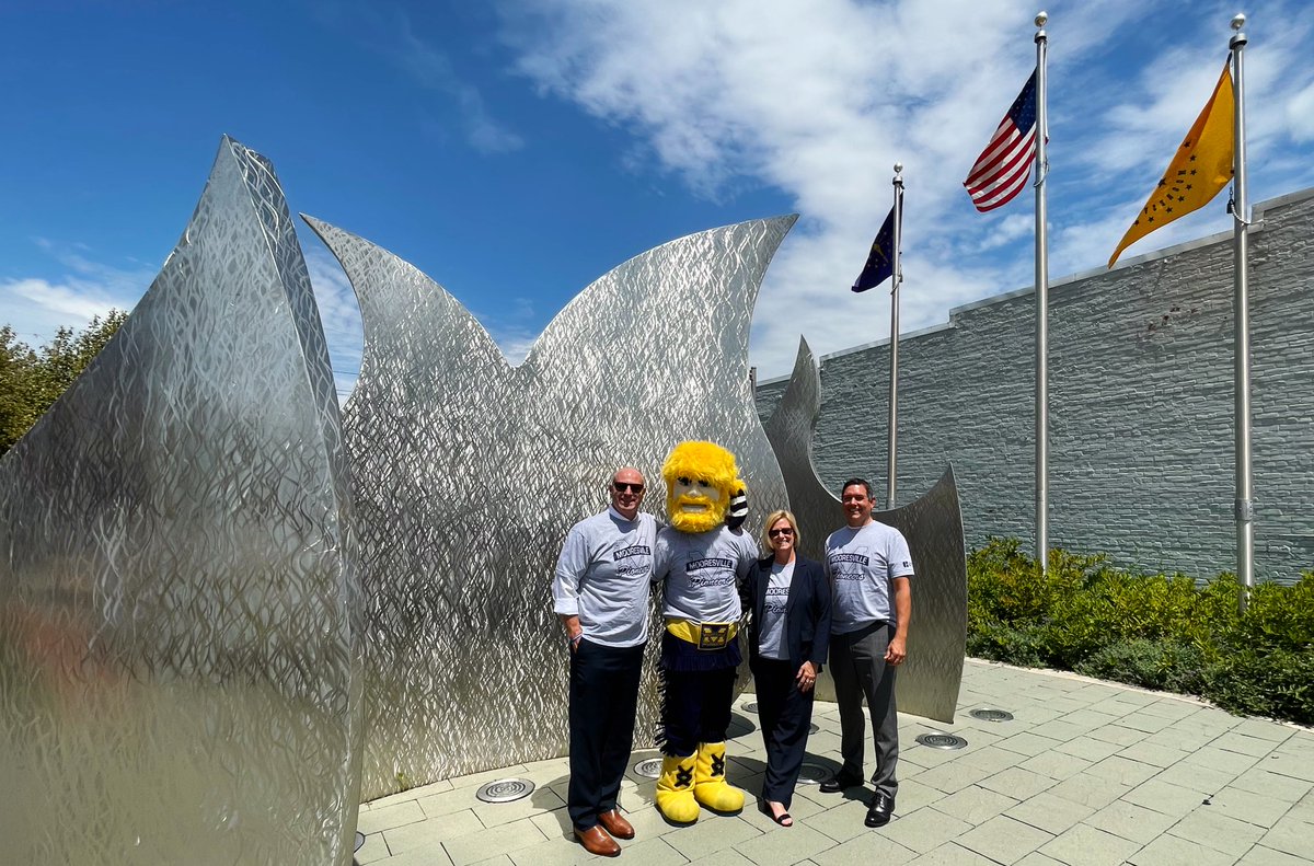 MrsvlPioneers's tweet photo. Dr. Allen, Pioneer Pete, Mrs. Frye and Dr. Biggerstaff stopped by Bicentennial Park to show off our new Mooresville shirts.  
Share your own students' first day photos with the hashtag #OurKidsOurFuture! Tagged photos may be shared by the district in the future. https://t.co/JV88ANK3jc