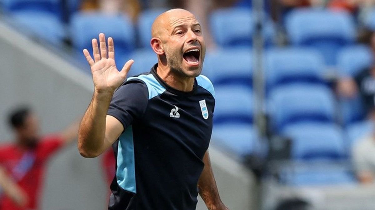 Que sea declarado persona no grata. Mascherano no puede dirigir ni el tránsito. Es un mamarracho lo de este tipo