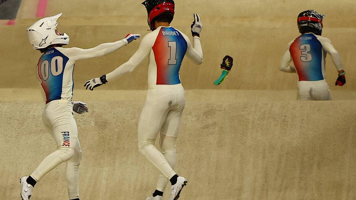 On est en train de faire des #JO2024 de ZINZINS !!! 💙🩶❤️

#JOParis2024