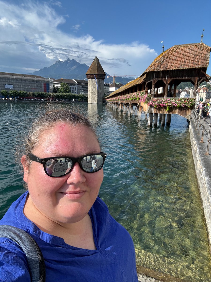 n0cruisecontrol's tweet photo. AD • Yesterdays included shore excursion first took us to Luzern, Switzerland 🇨🇭I went straight to the stunning Kapellbrücke (Chapel Bridge) A beautiful covered wooden footbridge over the River Reuss. #kapellbrücke #rivieratravel #rivercruise #shoreexcursion https://t.co/hLnHdU3lm0