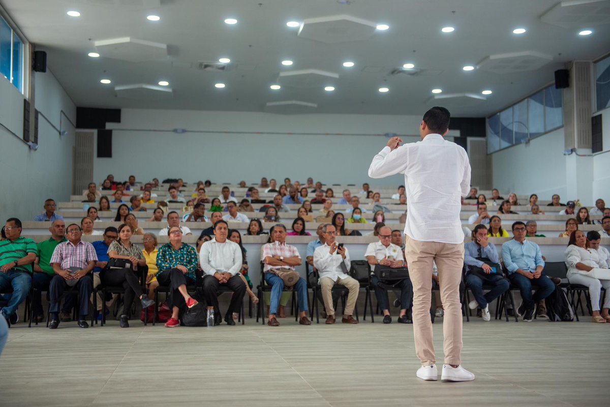 GobdelCesar's tweet photo. ¡Seguimos la marcha hacía el desarrollo de un sistema de innovación tecnológico en las instituciones educativas en el Cesar!

Hoy, 140 docentes iniciaron un ciclo de capacitaciones, para el uso y apropiación de las Tecnologías de la Información y la Comunicación - TIC https://t.co/V7HrQJw0Sm