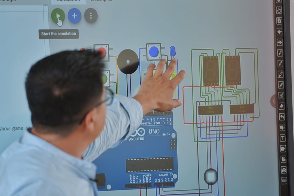 GobdelCesar's tweet photo. ¡Seguimos la marcha hacía el desarrollo de un sistema de innovación tecnológico en las instituciones educativas en el Cesar!

Hoy, 140 docentes iniciaron un ciclo de capacitaciones, para el uso y apropiación de las Tecnologías de la Información y la Comunicación - TIC https://t.co/V7HrQJw0Sm