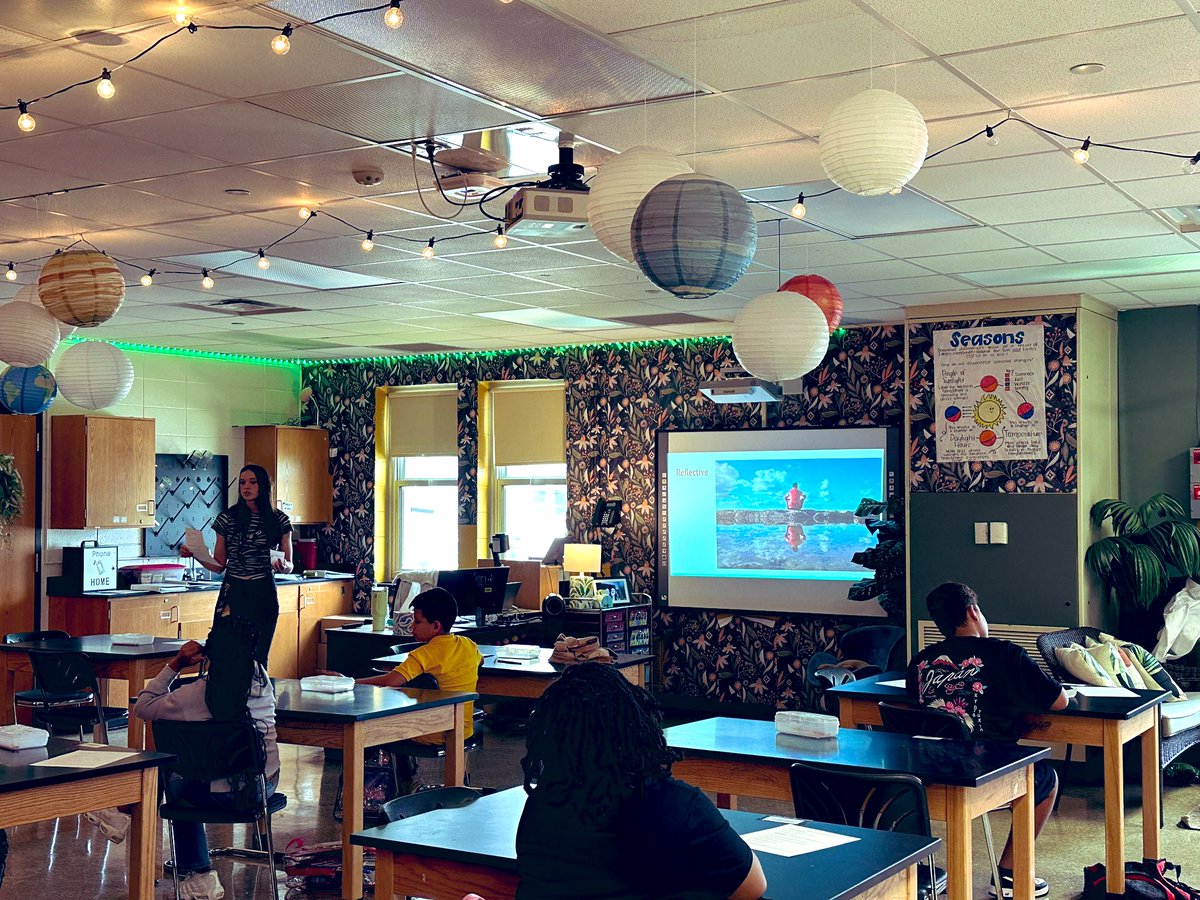drjbletzinger's tweet photo. .@IPSLongfellow 6th grade students are beginning to learn about and make connections with the IB Profile of a Learner in Ms. Johnson’s Advisory class. Great skills to acquire to set the stage for success in learning and life! @IPSSchools #rebuildinbgstronger https://t.co/iNajJqxAee