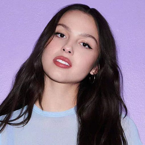 AcervoCharts's tweet photo. Olivia Rodrigo irá anunciar seus shows no Brasil em breve. 🇧🇷 https://t.co/nrGvYJt6qO