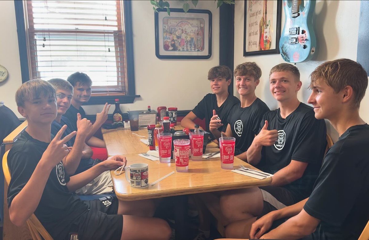 Wrapping up “Bulldog Week” (two a days) with asenior breakfast at the Bulldog Diner and a Team Building event at Top Golf.

Great work this week lads. 

#Keep grinding, be better.

Go Dogs!