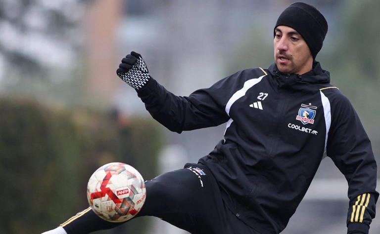 Javier Correa enfrenta críticas tras su debut titular con Colo Colo.