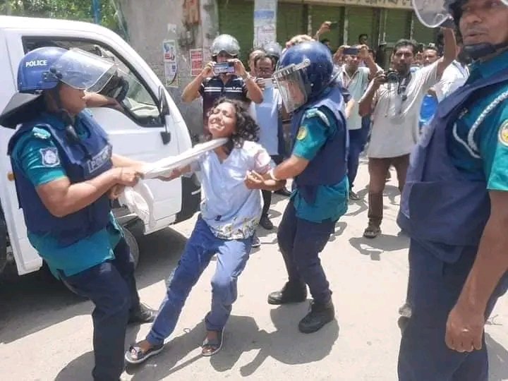 Kimjanntt's tweet photo. @dhruvrahtee @elonmusk Tomorrow Bangladesh's army and Bgb are going to do a meeting in 11 am. And that time they will cut the internet connection in Bangladesh. We really don't know what will happen in our country 💔. https://t.co/cPIl41tFX5