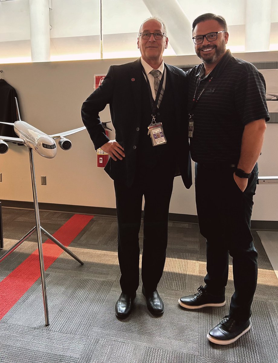 guffer99's tweet photo. Congrats 🎉 to this Legend 💪🏼 and one of AC’s ✈️ finest on his 37 years of service….Good luck in your next chapter, Troy 🍻
#RetirementLife #RightArm https://t.co/WDSsMkfZPv
