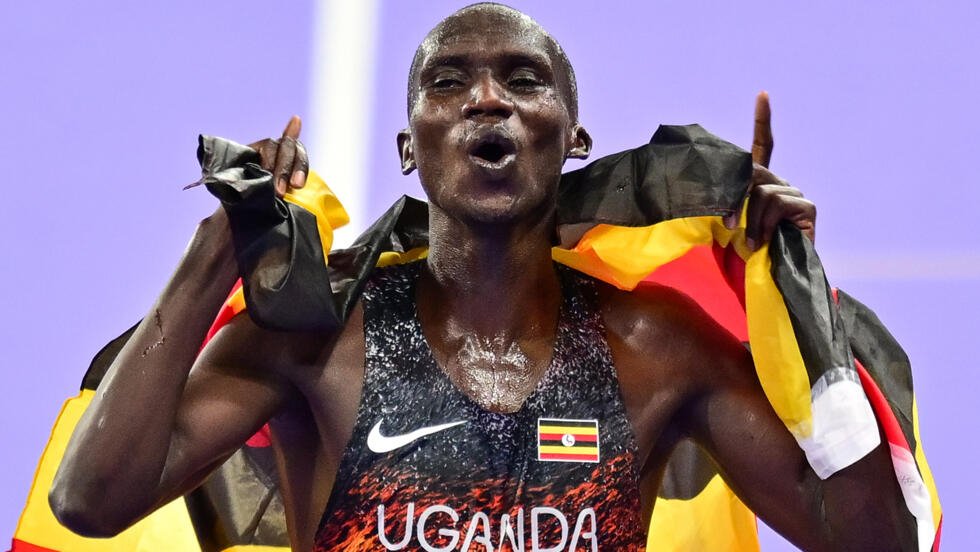 AnitahAmong's tweet image. Congratulations to our very own @joshuacheptege1 for making our country proud by winning the gold and setting a record of 26 minutes and 43.14 seconds in the men's Olympic 10,000m at the Stade de France. We applaud his continuous dedication to raising our flag high and making us…