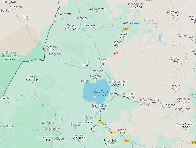 AmharaWarUpdate's tweet photo. 🚨BREAKING - Intense fighting between Prosperity Party regime allied forces (regime allied forces) and Amhara Fano freedom fighters (Fano) has been underway within and in areas surrounding Central Gonder Zone (Amhara Region, Ethiopia) including East Dembiya, West Dembiya, Alefa-Takusa, East Belessa, Gonder-Zuriya, Wogera, and Chilga Woredas.

♦️In fighting since July 31st, hundreds of regime soldiers have been killed and injured including four high-ranking military commanders. In reprisal, regime allied forces carried out indiscriminate reprisal killings targeting unarmed civilians including through deliberate shelling of residential areas which prompted a significant number of residents to flee their houses especially in Guramba, Achera and Dablo Kebeles. The majority of regime allied forces in Dembiya were reportedly ethnic Tigrayans (regime allied soldiers from Tigray Region).

♦️Regime forces reinforced their existing forces with additional special commandos and soldiers via Gonder Atse Teodros Airport in Gonder city using three Antonov planes on July 31st. On August 1st, more than 10 flights were made to Gonder transporting special commando forces.

♦️In recent massacres, at least 80 civilians have been killed in Aba-Libanos, Guramba, Arba-Medhanialem and Robit. The victims were primarily members of vulnerable groups who were unable to flee including elderly and mentally disabled persons. In Robit town alone, over 15 civilians were killed including 2 with mental disabilities and over 70 residential houses and shops have been looted. In Guramba Kebele, an 84-year-old elderly man was among the civilians killed.

♦️The regime allied forces involved in fighting include
1️⃣Samri Killing Squad: A group of over 700 Tigrayan fighters, repatriated from Sudan, trained extensively in Sereba-Chilga by the regime, and deployed to East and West Dembiya Woredas. 
2️⃣Newly Deployed Forces from Wollega (western Oromia Region): Members of the 13th Army Division, specifically trained in anti-guerilla warfare against the Fano at the Bir-Sheleko military training facility. 
3️⃣Forces from the Grand Ethiopian Renaissance Dam (GERD): Military personnel deployed to guard the GERD in Benishangul-Gumuz Region have been redeployed to combat Fano. 
4️⃣Regional State Forces: A combination of riot dispersal forces, state militia, and regular police forces.