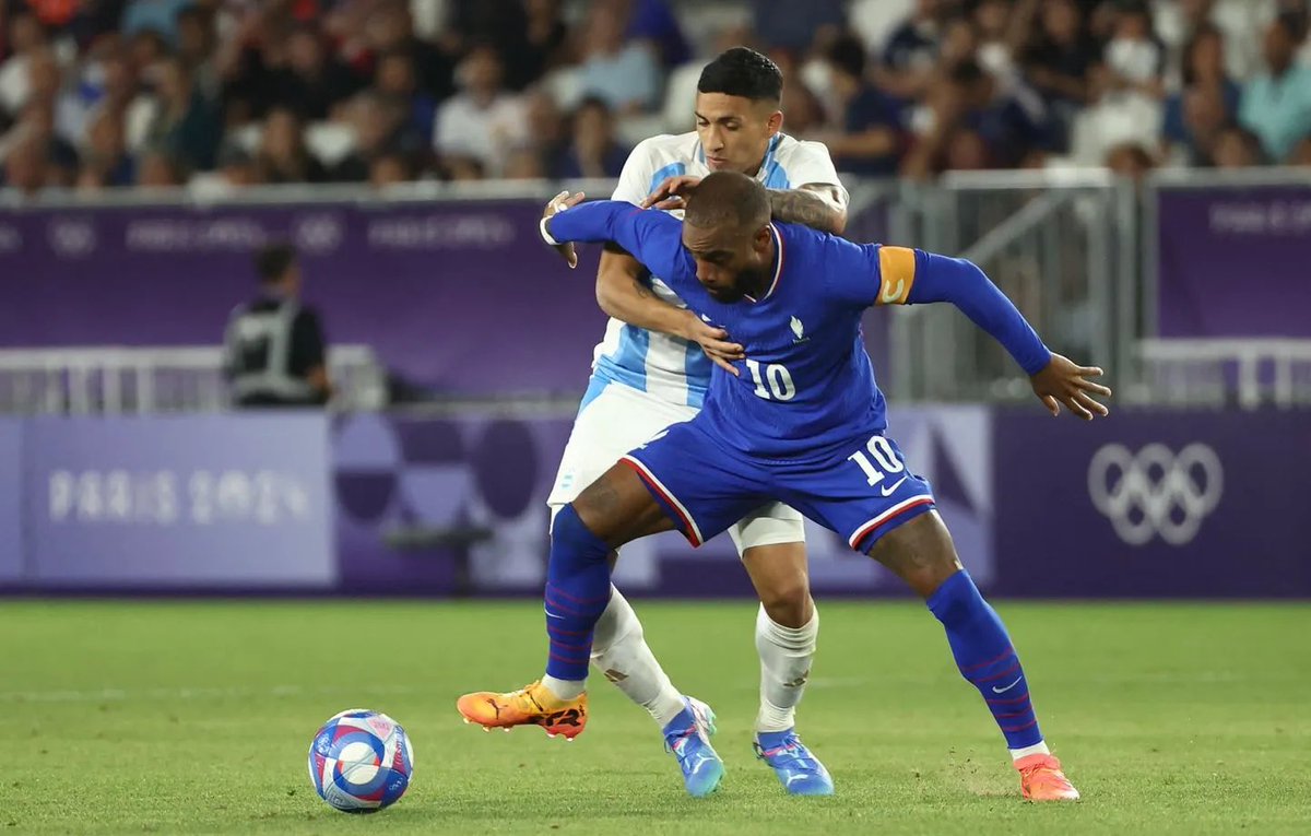 Victoire de <a href="/equipedefrance/">Equipe de France ⭐⭐</a> contre l’Argentine ! « Écoutez, faites circuler, ils jouent en France et ils ont gagné » <a href="/IEnzofernandez8/">Enzo Fernández</a> 😉 #FRAARG