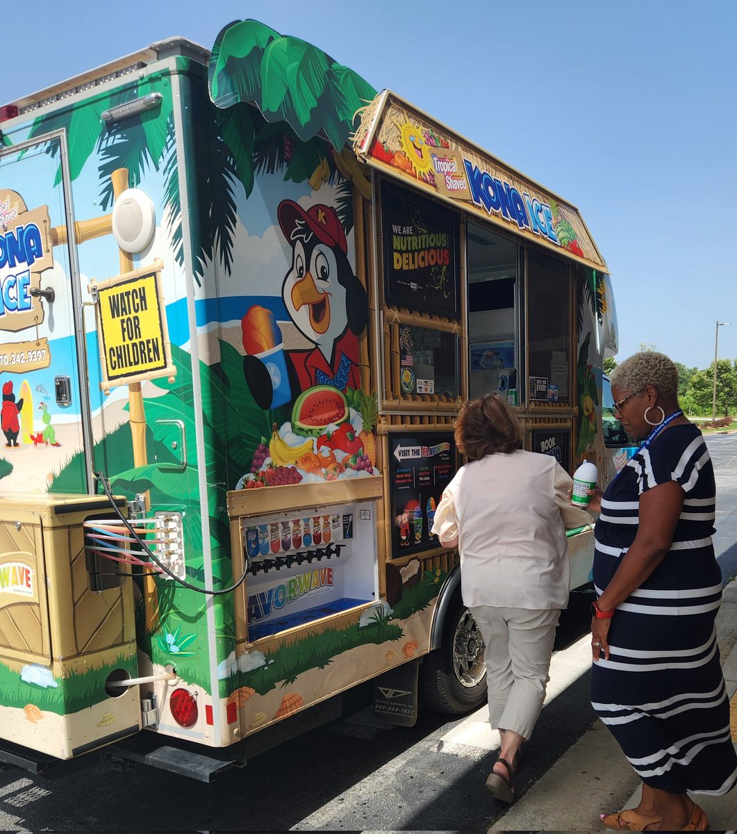 stokes_suzanne's tweet photo. Perfect ending to a wonderful 1st week of school! Thank you, NCCA admin, for the cool treat π
#myncca
#nccapride
#nccaway https://t.co/2JnyWM5A1i