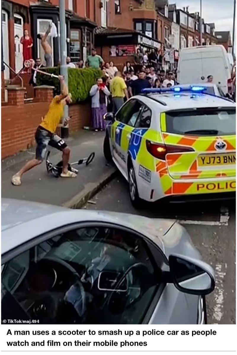 usa_league's tweet photo. Same news outlet using different adjective (yob v man) for participants in similar unrest.  Sunderland (left) v Harehills (right). #twotier https://t.co/m7eefzSSx7
