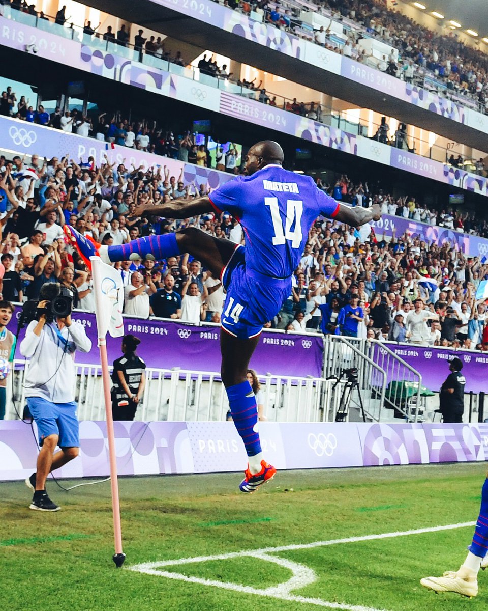 ALLEZ DEHORS !! 🇫🇷