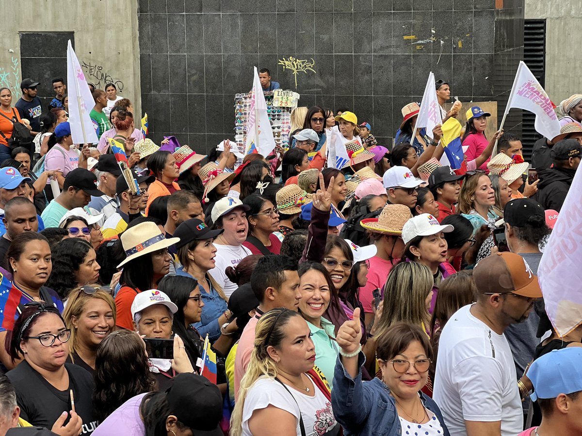 Presidente reelecto <a href="/NicolasMaduro/">Nicolás Maduro</a> las MUJERES venezolanas tomamos las calles de Caracas para ratificar la HISTÓRICA victoria del 28 de Julio. 

Cuente siempre con la lealtad y compromiso 💜

#MujeresPorLaPaz