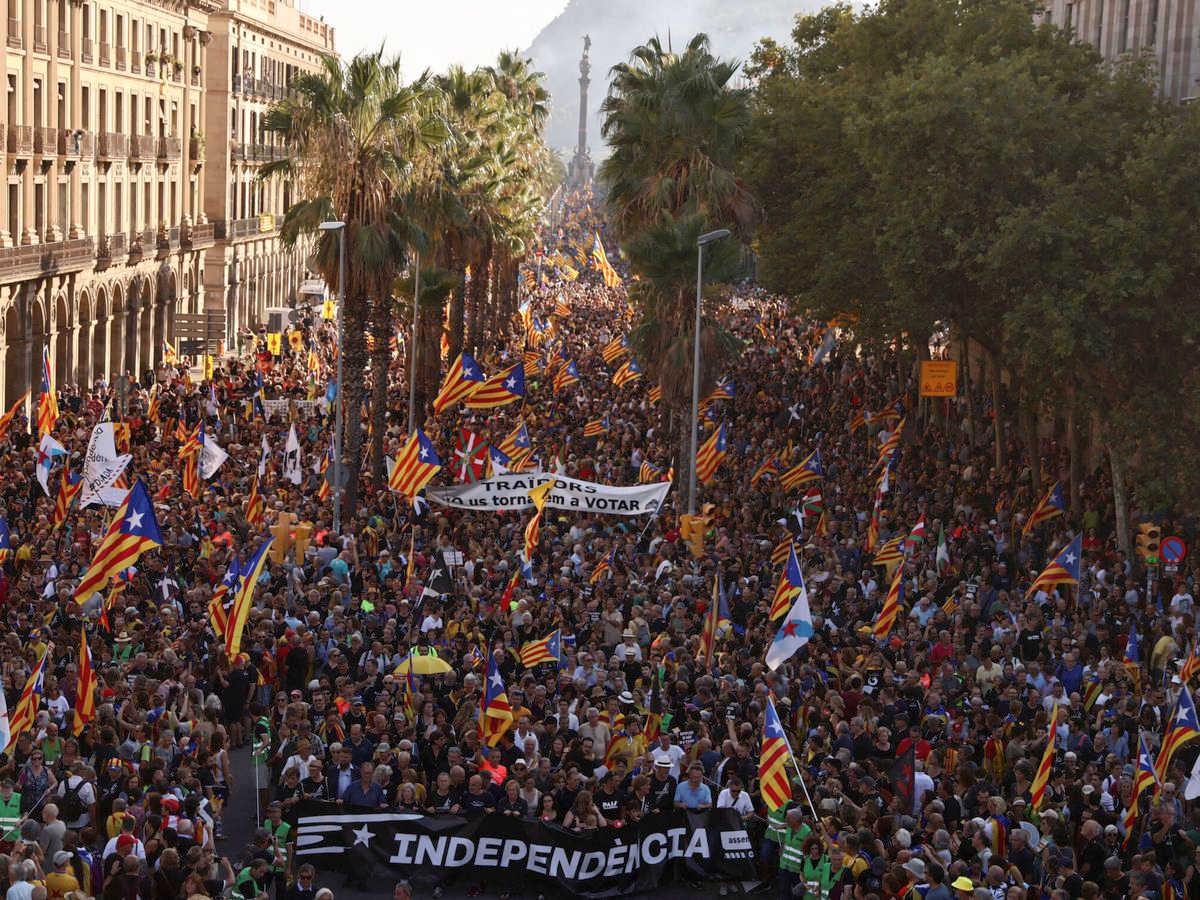 A TOT L'INDEPENDENTISME
Mobilitzem-vos contra l'unionisme del 155 que ocuparà la presidència de la Generalitat amb l'acord d'ERC. Ja n'hi ha prou d'independentisme de sofà i de  boca. Sortim al carrer per dir NO a l'enemic!
Aquest dilluns a les 8 del matí a l'estació de França 🚊