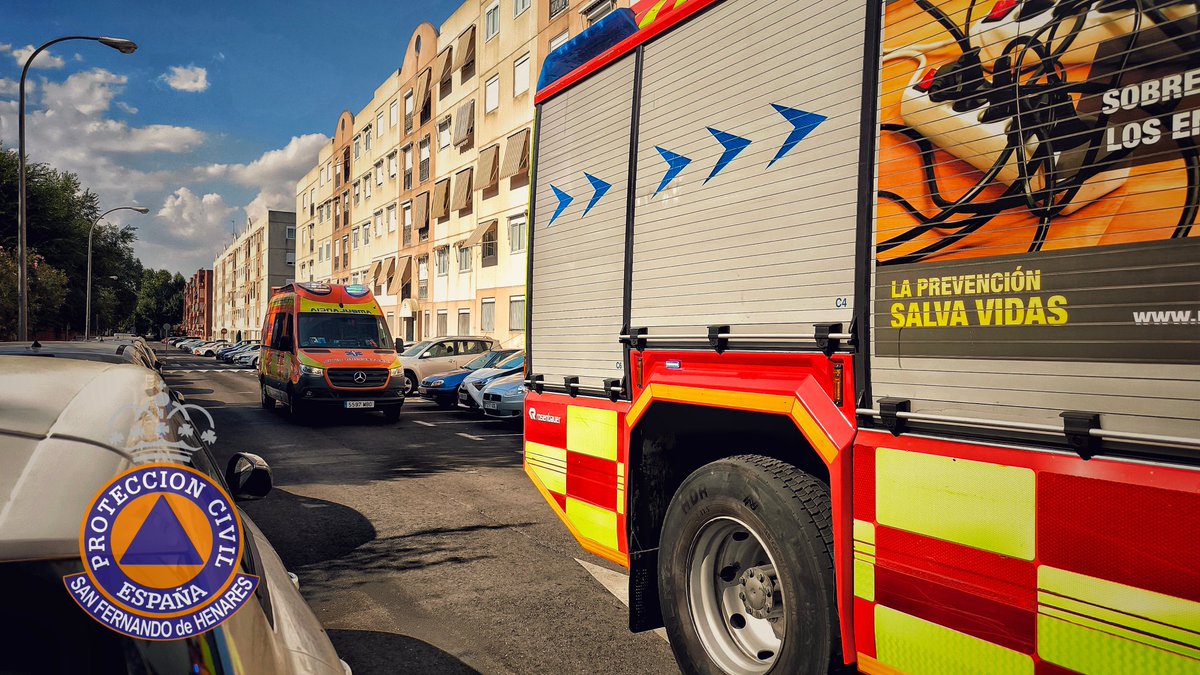 PCivil_SFH's tweet photo. 🟠🔵🟠 Hemos terminado está calurosa tarde con dos avisos, uno de ellos una apertura de puerta en colaboración con bomberos. https://t.co/qUylHQk8X1