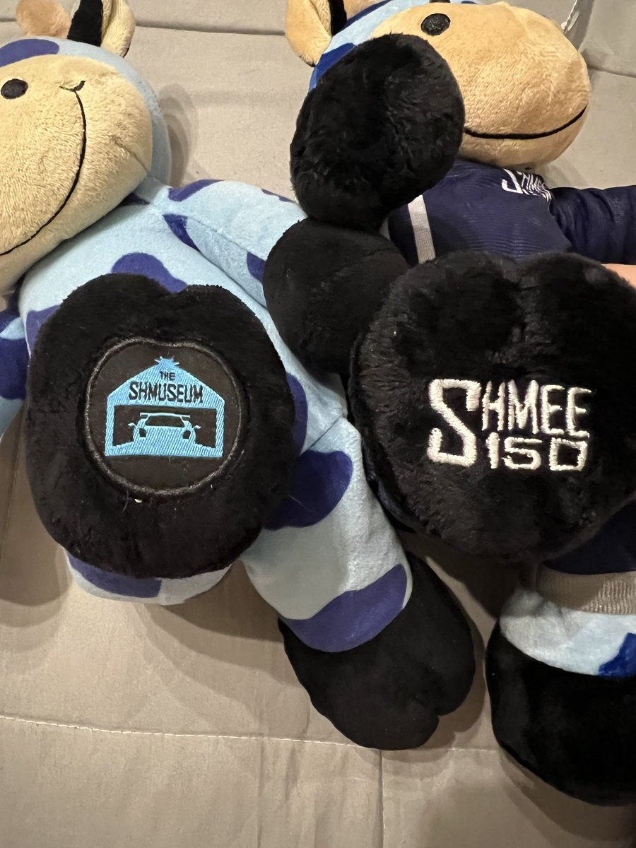 Number 220! shmoo was waiting patiently to meet his new edition Shmooth operator <a href="/Shmee150/">Shmee150</a> #shmoo #shmee150