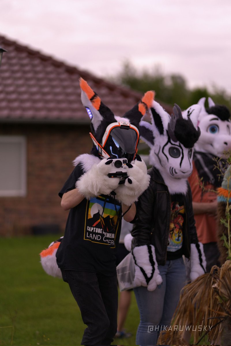 I'm a Polaroid Pröt! :3

📷 <a href="/HikaruWusky/">HikaruWusky</a>

#protogen #furry #fursuit #polaroid