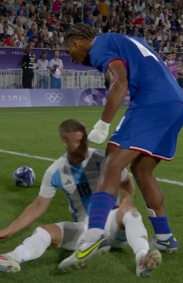 alchimistfr's tweet photo. HAHAHAHAHAHA 😂😂😂🫵 @Argentina https://t.co/mI0ZXJmUog