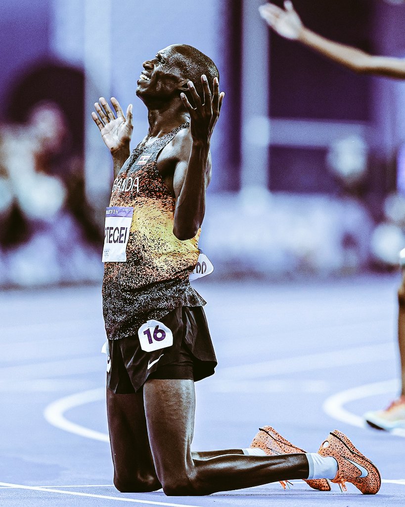 mpc_ug's tweet photo. Joshua Cheptegei wins the 2024 #Olympics Men's 10,000 Meters Final in Paris. He has won more Olympic medals than any other Ugandan athlete in history 🇺🇬
🥇 5,000 metres, Tokyo 2020
🥈 10,000 metres, Tokyo 2020
🥇 10,000 metres, Paris 2024
#congratations
#Paris2024
#GOLD #Uganda https://t.co/lvnjY9R6U8