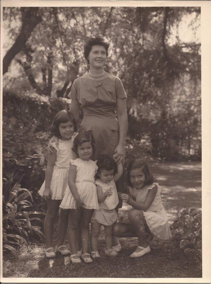 robertotaboada5's tweet photo. "Mi nombre es Elsa Sánchez de Oesterheld y soy la mujer de Héctor Germán Oesterheld, famoso en el mundo por haber escrito la historieta El Eternauta. En la época trágica de este país desaparecieron a mis cuatro hijas, mi marido, mis dos yernos, otro yerno que no conocí, y dos https://t.co/6ckFQK4DXZ