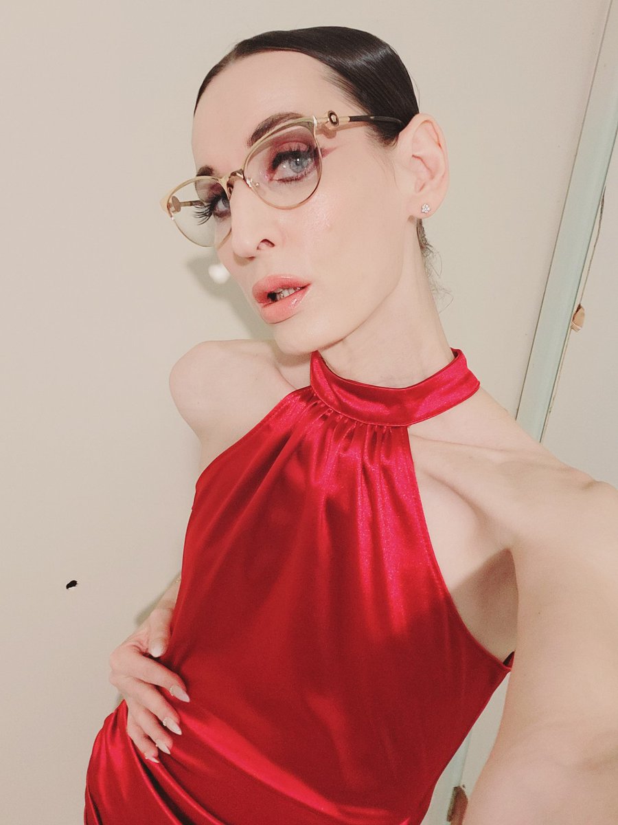 doge_accept's tweet photo. @maxwe36889 Contrastly, this is a transsexual woman (yours truly). The far left "trans"-trenders ("trans"-activist pink and blue haired "non-binary" types) call actual transsexual women like myself "truscum", because we embrace the binary. You're not trans if you don't medically transition. https://t.co/FHfs8RDAR9