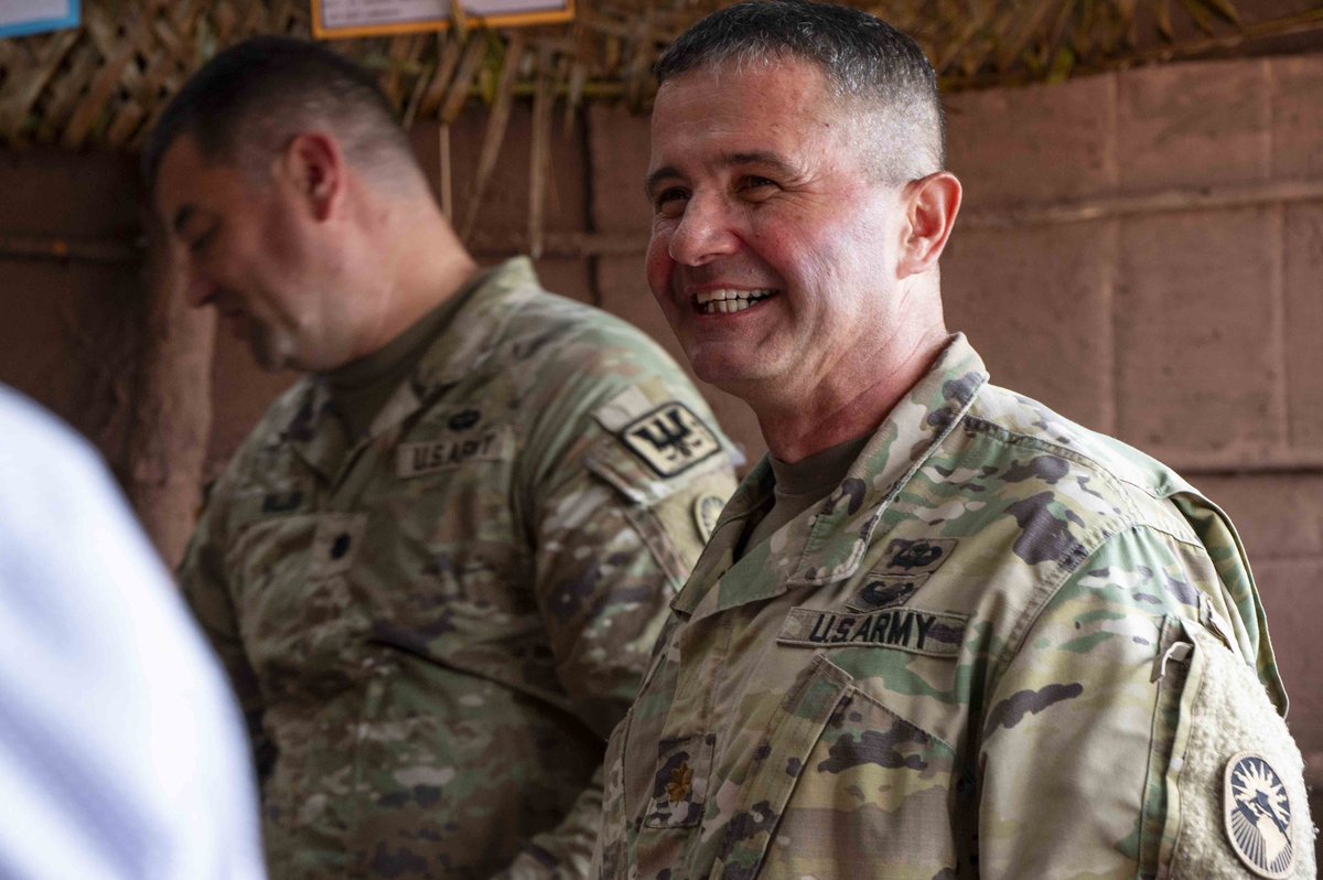 JTF_Bravo's tweet image. Yesterday, JTF-Bravo and Army Forces Battalion Command Teams were invited to attend a celebration of Honduran culture hosted by the @AereaHn Noncommissioned Officers School at Soto Cano Air Base!
@Southcom | @ARMYSOUTH | @usembassyhn